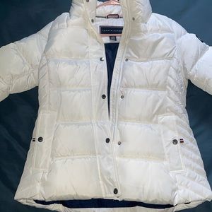 White Tommy Hilfiger Puffer Coat(❗️ALL ITEMS 7 DAYS LEFT ON SALE BEFORE I MOVE)